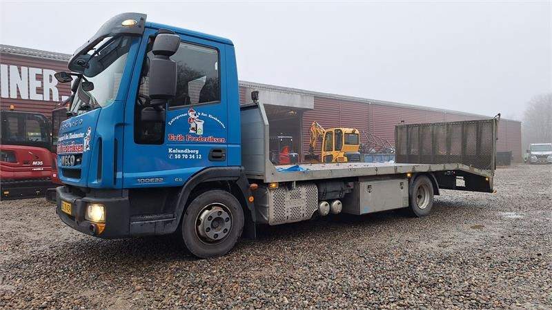 Iveco 100E22 100e22 - Camião de caixa aberta/ Plataforma: foto 1 Iveco 100E22 100e22 - Camião de caixa aberta/ Plataforma: foto 1