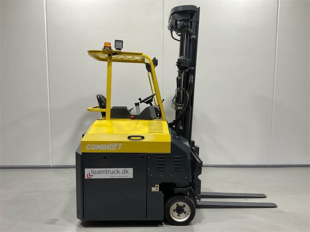 Combilift CBE3000 - Empilhador de 4 vias: foto 1 Combilift CBE3000 - Empilhador de 4 vias: foto 1