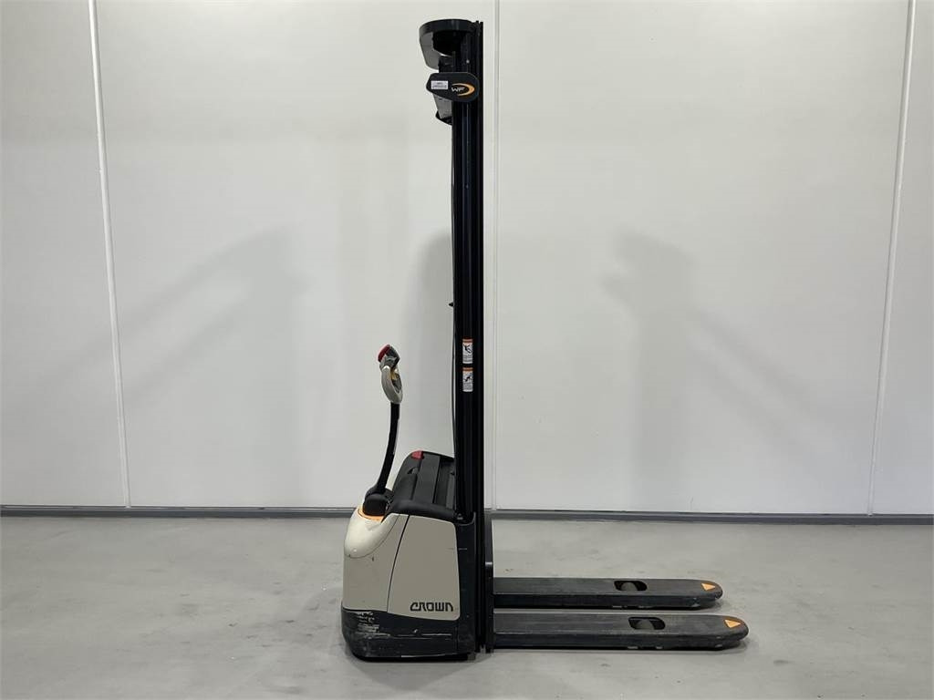 Crown WF3000-1,2 TF - Stacker: foto 1 Crown WF3000-1,2 TF - Stacker: foto 1