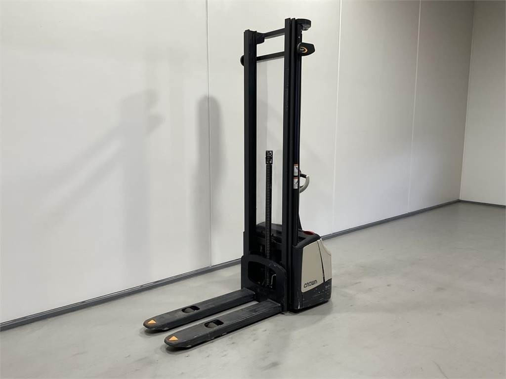 Crown WF3000-1,2 TF - Stacker: foto 4 Crown WF3000-1,2 TF - Stacker: foto 4