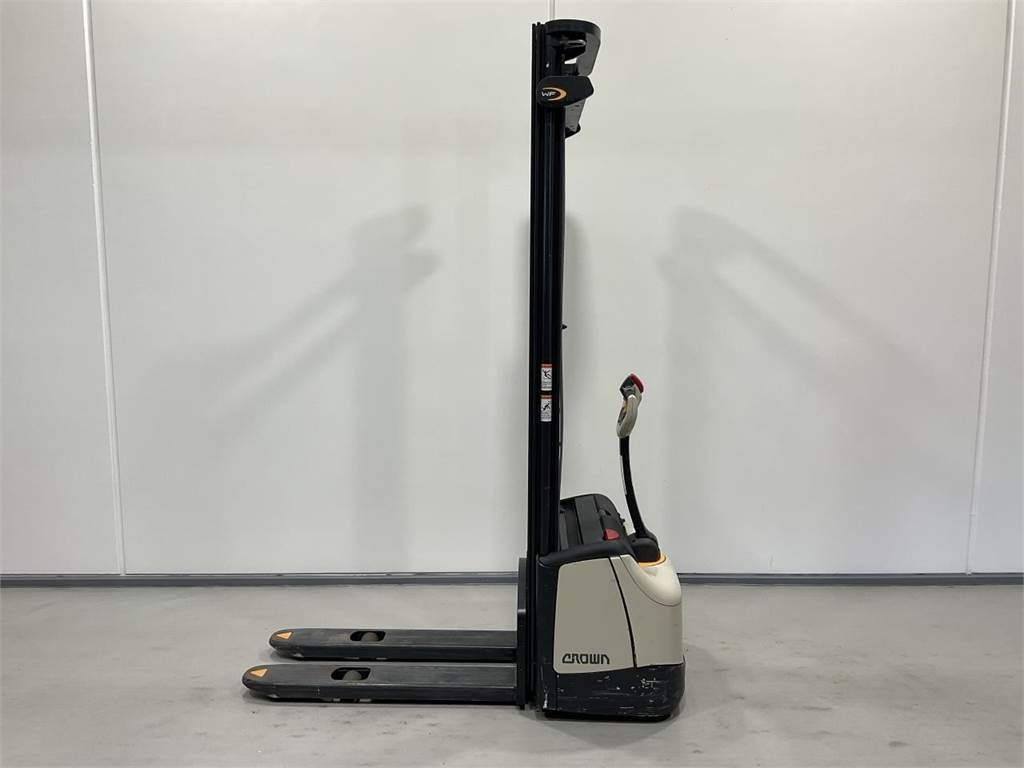 Crown WF3000-1,2 TF - Stacker: foto 3 Crown WF3000-1,2 TF - Stacker: foto 3