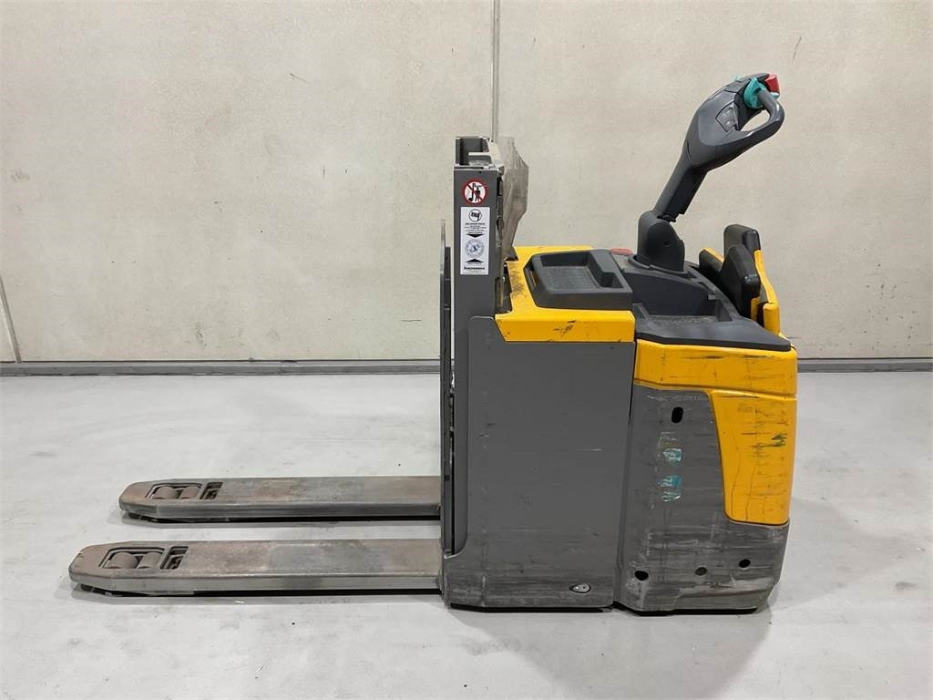 Jungheinrich ERD 220 - Stacker: foto 3 Jungheinrich ERD 220 - Stacker: foto 3