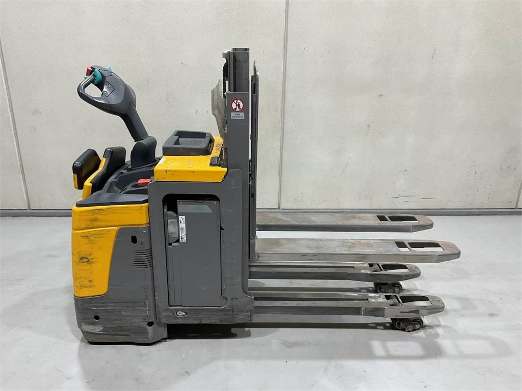 Jungheinrich ERD 220 - Stacker: foto 1 Jungheinrich ERD 220 - Stacker: foto 1