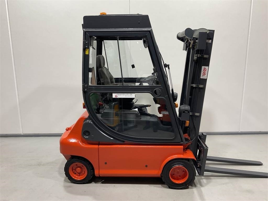 Linde E20P-02 - Empilhadeira elétrica: foto 1 Linde E20P-02 - Empilhadeira elétrica: foto 1