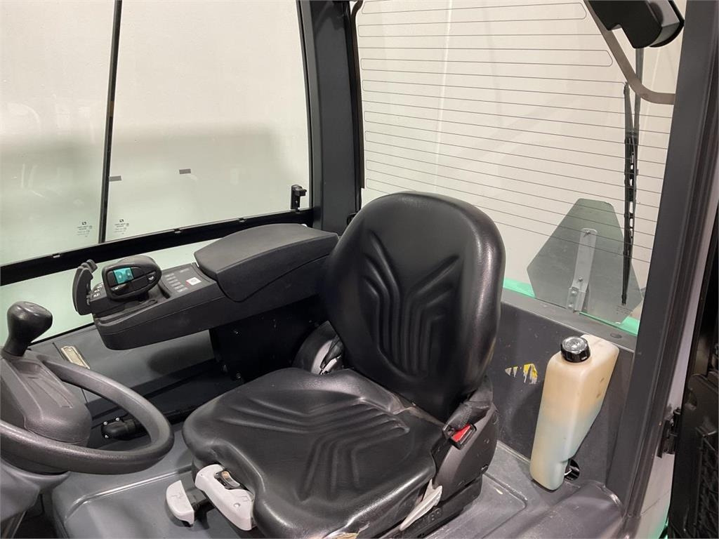 Mitsubishi FB40S-2 - Empilhadeira elétrica: foto 5 Mitsubishi FB40S-2 - Empilhadeira elétrica: foto 5