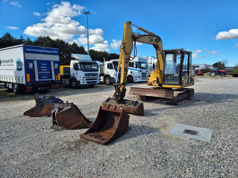Cat 307 with extra buckets - Mini escavadeira: foto 1 Cat 307 with extra buckets - Mini escavadeira: foto 1