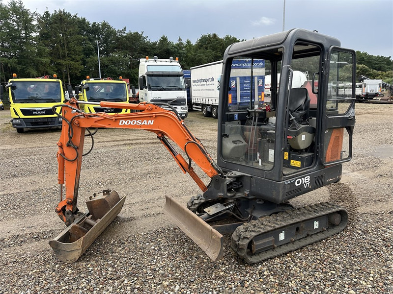 Doosan Slo 18 - 1.8T with bucket packed (Low Hours) - Mini escavadeira: foto 1 Doosan Slo 18 - 1.8T with bucket packed (Low Hours) - Mini escavadeira: foto 1