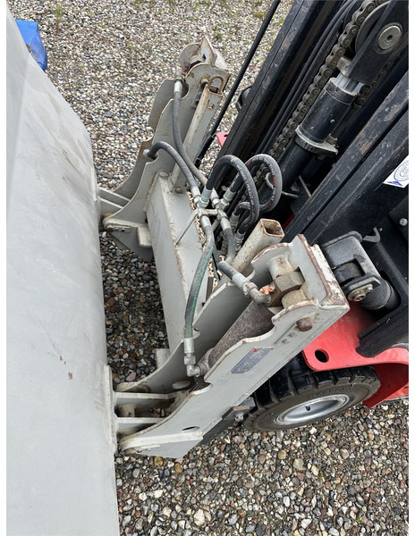 NPtrucks A18 truck with bucket and forks - Empilhadeira elétrica: foto 5 NPtrucks A18 truck with bucket and forks - Empilhadeira elétrica: foto 5