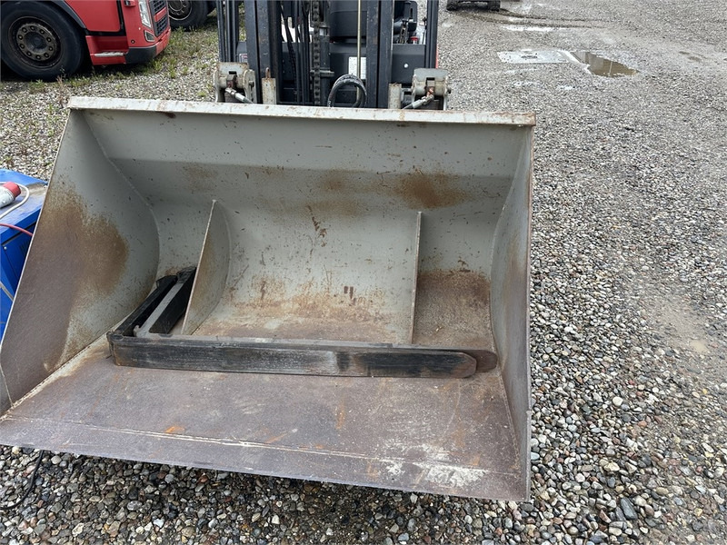 NPtrucks A18 truck with bucket and forks - Empilhadeira elétrica: foto 2 NPtrucks A18 truck with bucket and forks - Empilhadeira elétrica: foto 2