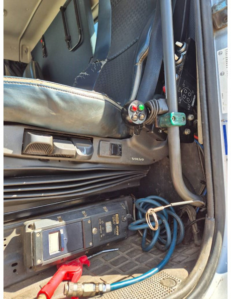 Locação de Volvo FH 460 8x2/4 //Hiab 166 E-4// 3 way tip Volvo FH 460 8x2/4 //Hiab 166 E-4// 3 way tip: foto 17