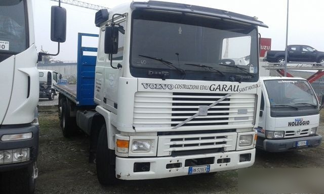 Volvo F.10 - Camião de caixa aberta/ Plataforma: foto 2 Volvo F.10 - Camião de caixa aberta/ Plataforma: foto 2