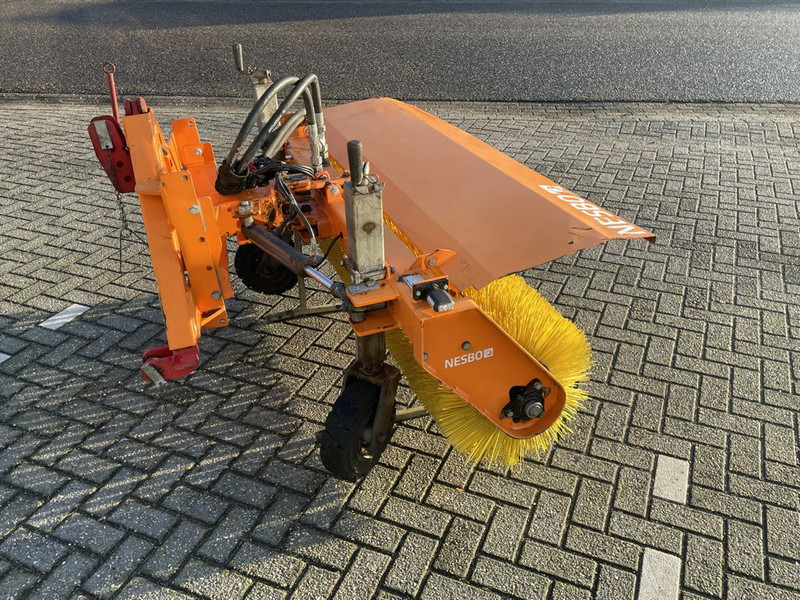 Nesbo Veegmachine HF1600S - Vassoura de Veículo municipal/ Especial: foto 5 Nesbo Veegmachine HF1600S - Vassoura de Veículo municipal/ Especial: foto 5