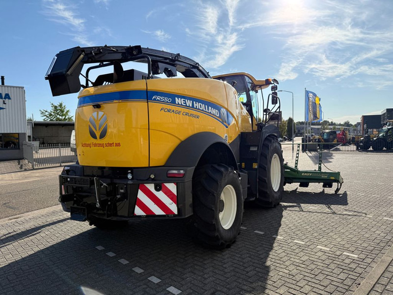 New Holland FR550 Forage Cruiser + Krone Easycollect - Picadora de forragem automotriz: foto 4 New Holland FR550 Forage Cruiser + Krone Easycollect - Picadora de forragem automotriz: foto 4