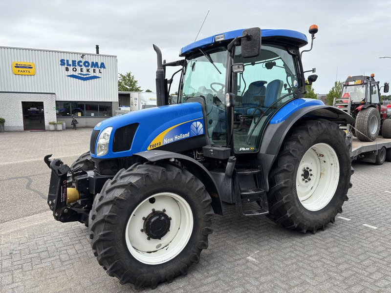 New Holland T6010 Plus Supersteer - Trator: foto 1 New Holland T6010 Plus Supersteer - Trator: foto 1