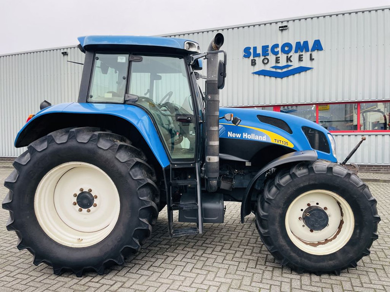New Holland TVT 135 Transmissie CVT fronthef pto - Trator: foto 5 New Holland TVT 135 Transmissie CVT fronthef pto - Trator: foto 5