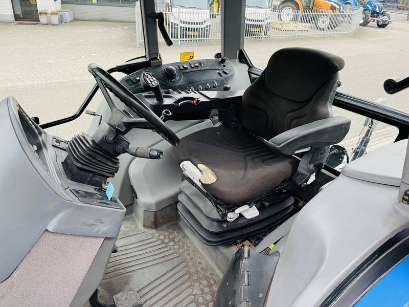 New Holland TVT 135 Transmissie CVT fronthef pto - Trator: foto 3 New Holland TVT 135 Transmissie CVT fronthef pto - Trator: foto 3