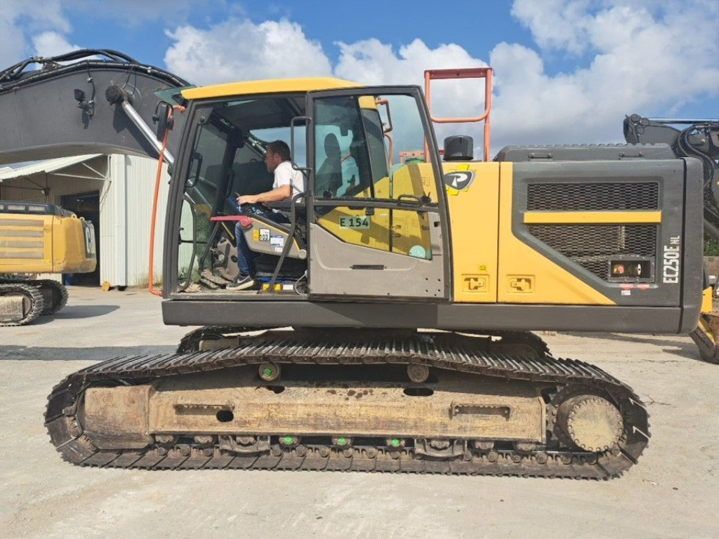 VOLVO EC250E NL - Escavadora de rastos: foto 1 VOLVO EC250E NL - Escavadora de rastos: foto 1