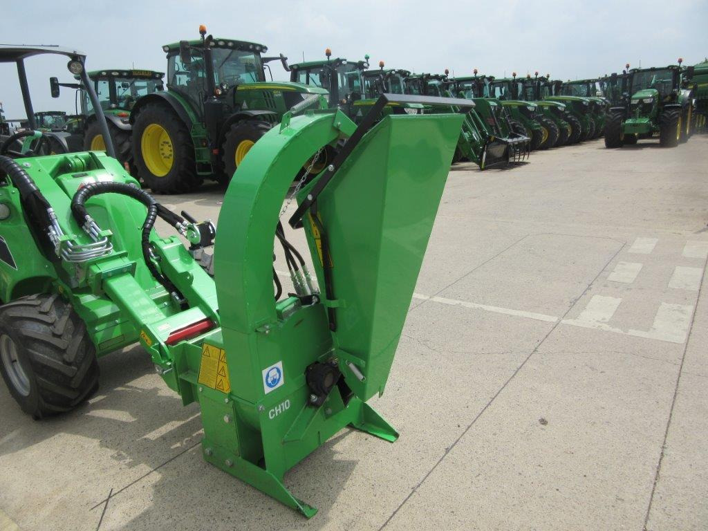 AVANT WOOD CHIPPER CH100 - Carregadeira articulada: foto 4 AVANT WOOD CHIPPER CH100 - Carregadeira articulada: foto 4