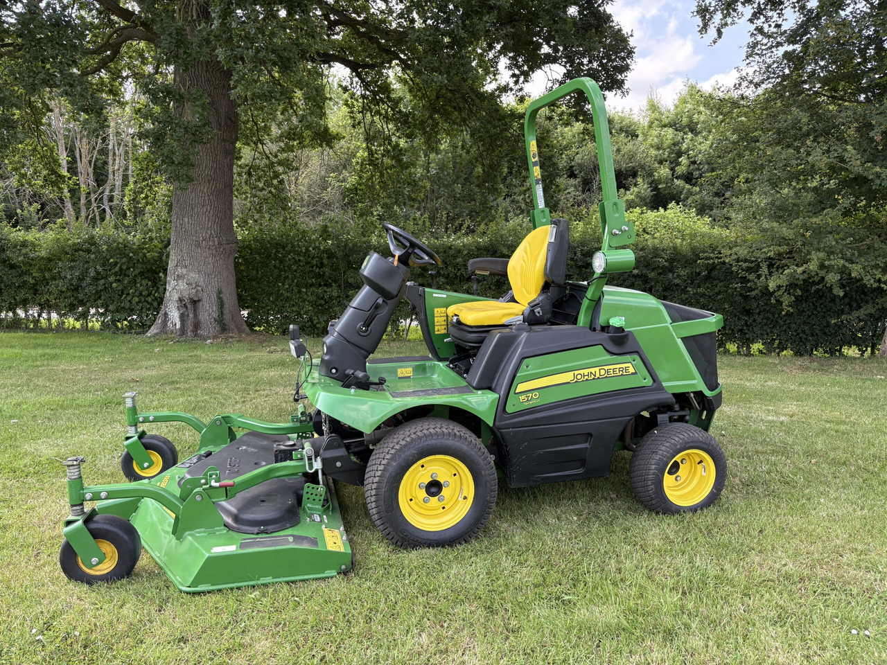 John Deere 1570 Out-Front Mower - Cortador de grama: foto 1 John Deere 1570 Out-Front Mower - Cortador de grama: foto 1