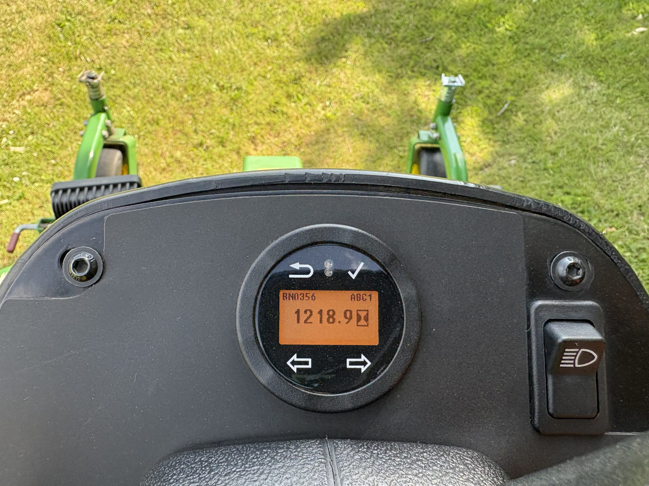 John Deere 1570 Out-Front Mower - Cortador de grama: foto 5 John Deere 1570 Out-Front Mower - Cortador de grama: foto 5