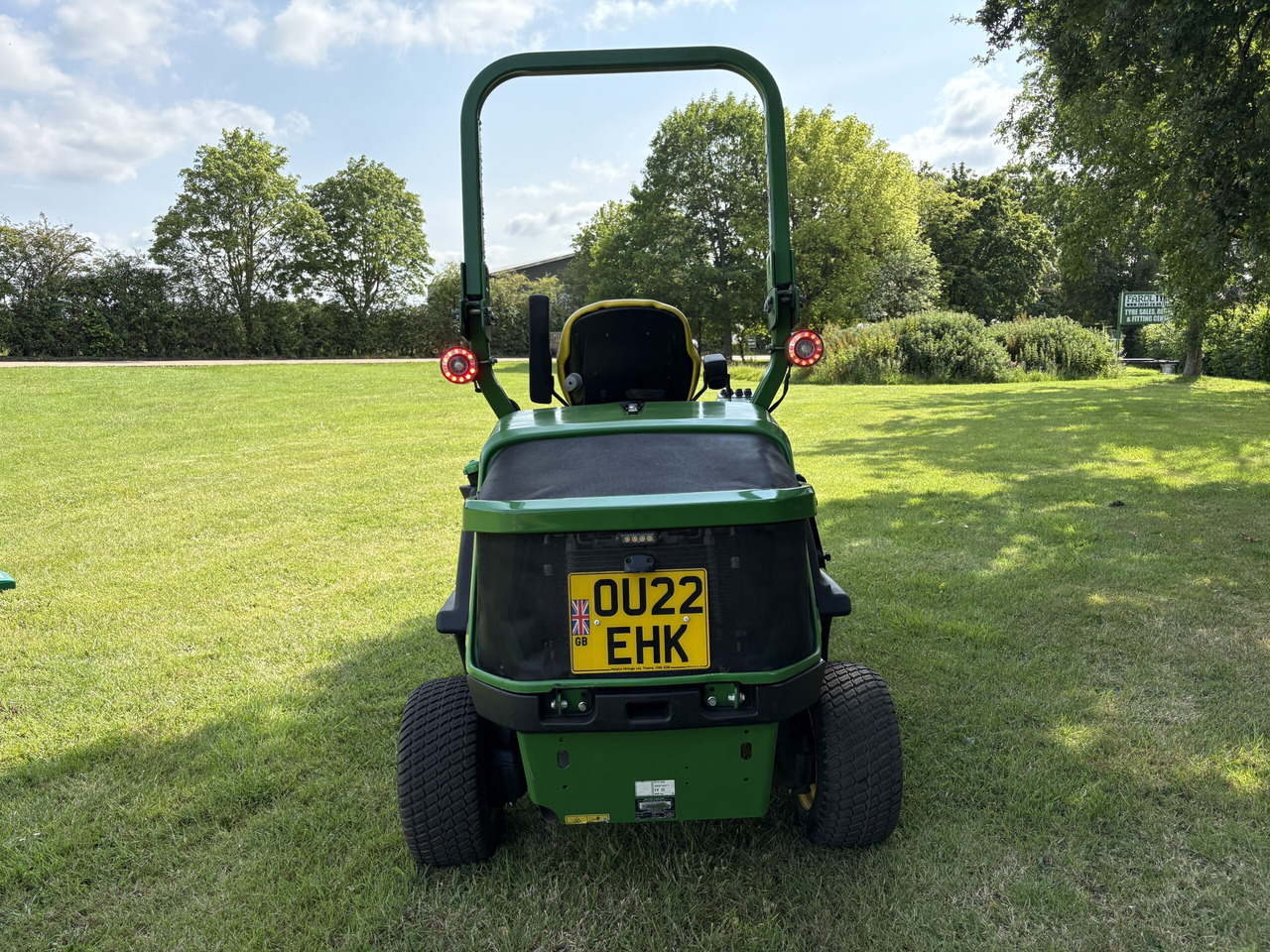 John Deere 1570 Out-Front Mower - Cortador de grama: foto 4 John Deere 1570 Out-Front Mower - Cortador de grama: foto 4
