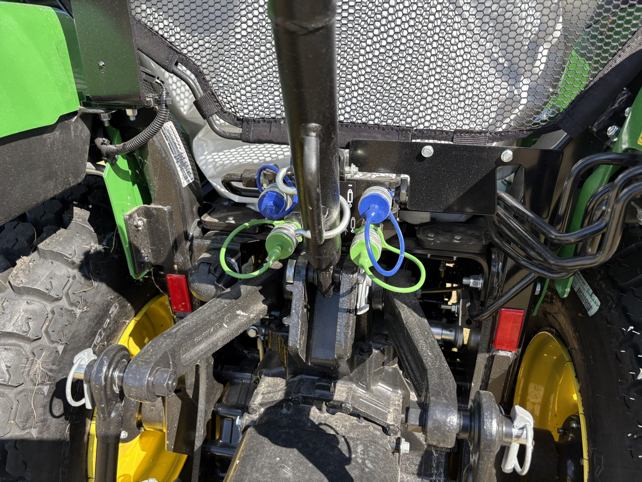 John Deere 2038R Compact Tractor - Mini trator: foto 5 John Deere 2038R Compact Tractor - Mini trator: foto 5
