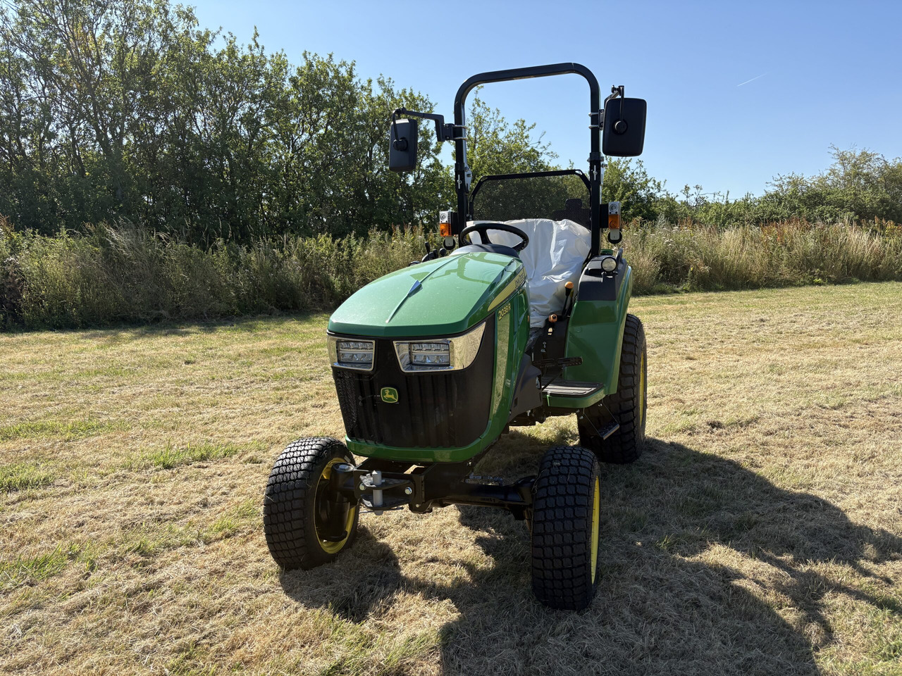 John Deere 2038R Compact Tractor - Mini trator: foto 3 John Deere 2038R Compact Tractor - Mini trator: foto 3