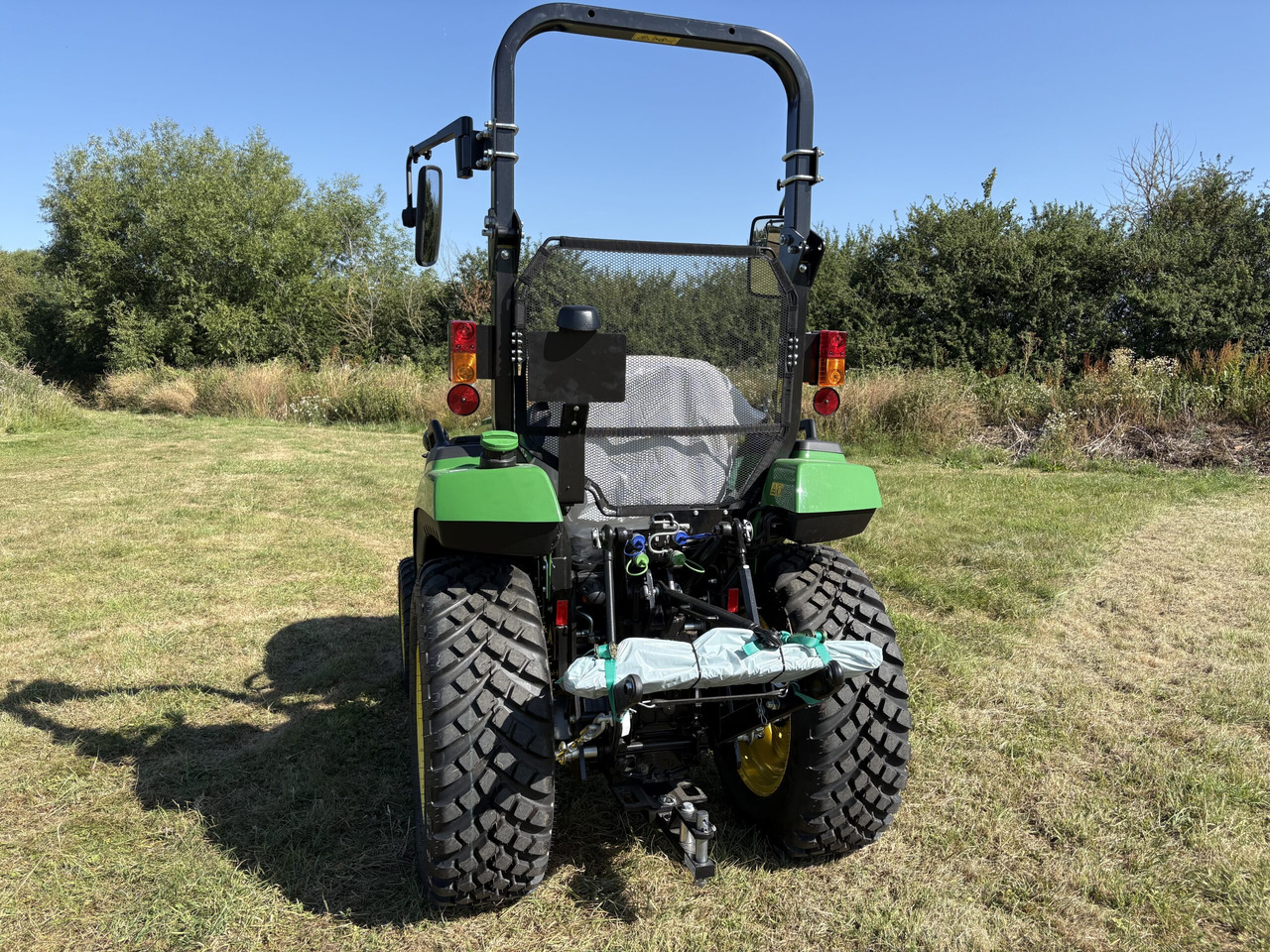 John Deere 2038R Compact Tractor - Mini trator: foto 3 John Deere 2038R Compact Tractor - Mini trator: foto 3