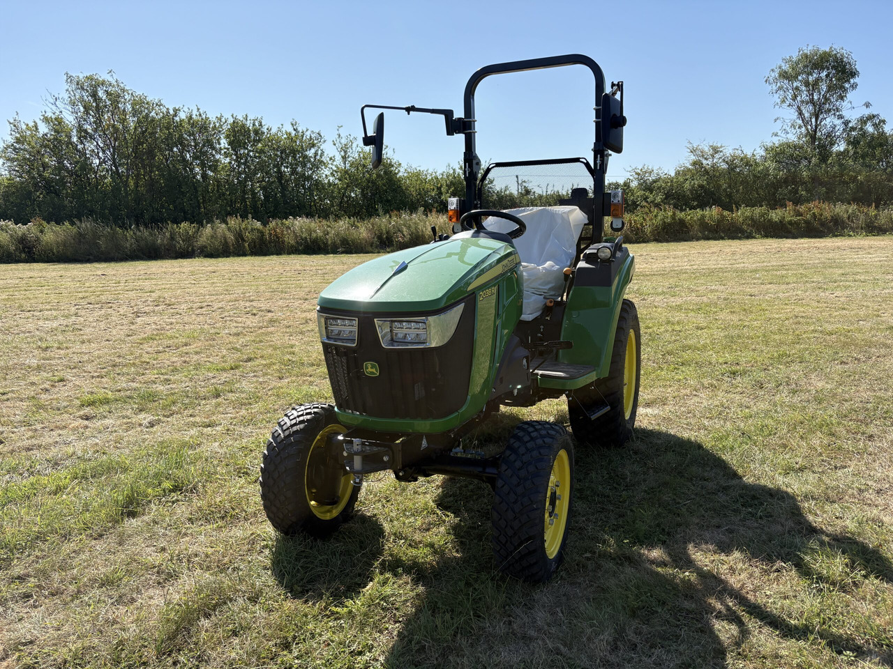 John Deere 2038R Compact Tractor - Mini trator: foto 2 John Deere 2038R Compact Tractor - Mini trator: foto 2