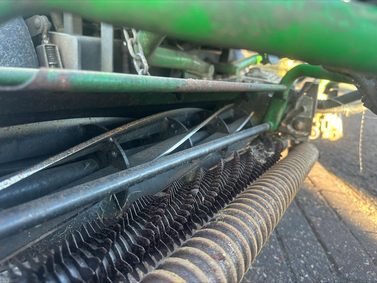 Cortador de grama John Deere 2500E greens triple mower: foto 6