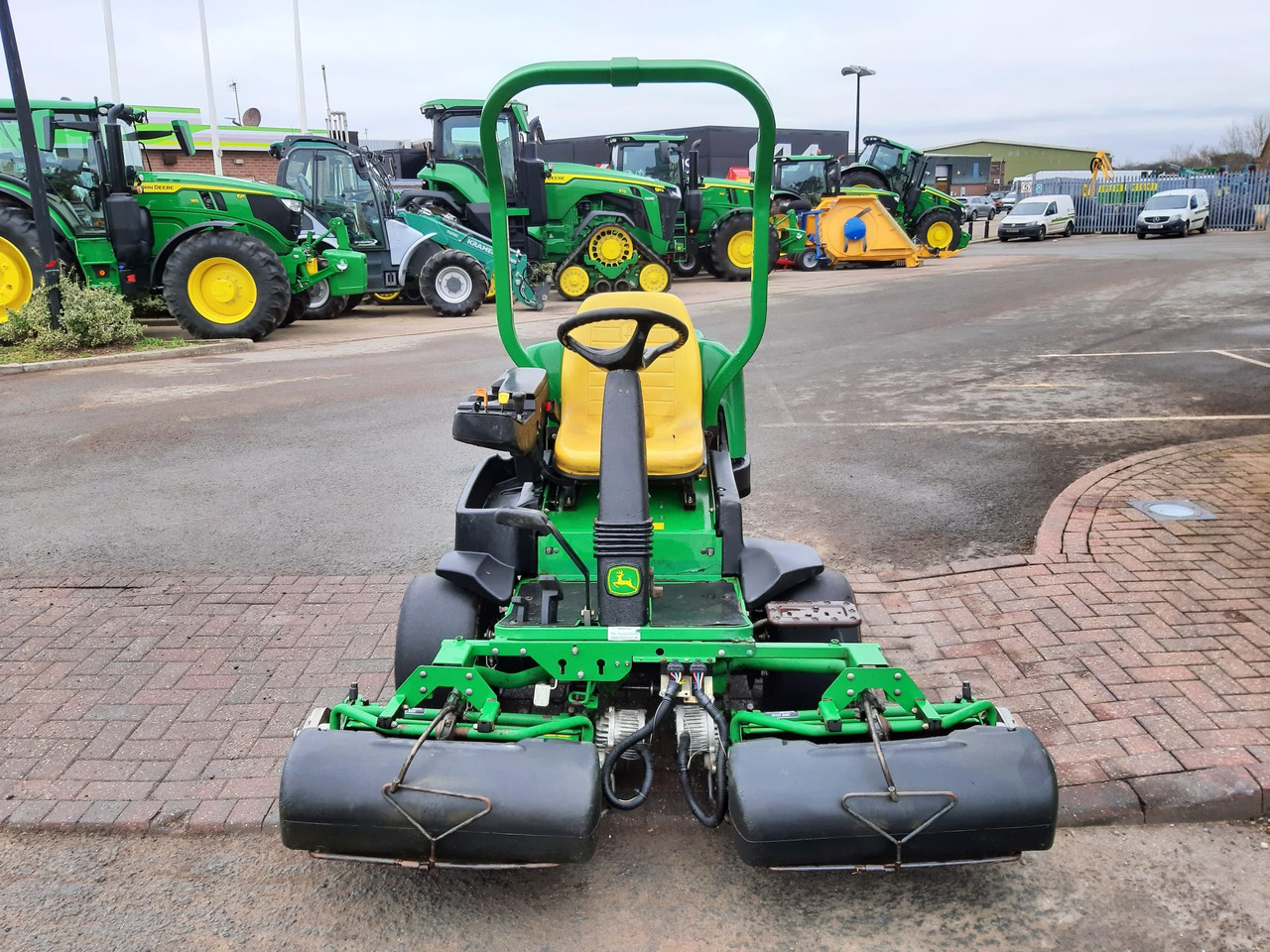 John Deere 2500E greens triple mower - Cortador de grama: foto 4 John Deere 2500E greens triple mower - Cortador de grama: foto 4