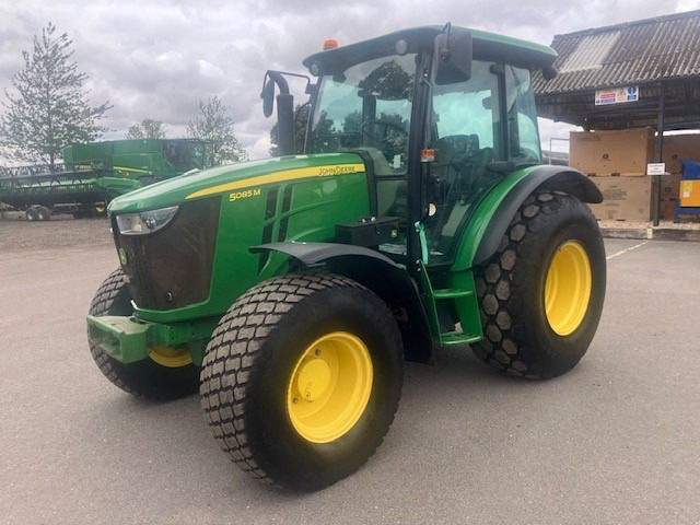 John Deere 5085M - Trator: foto 1 John Deere 5085M - Trator: foto 1