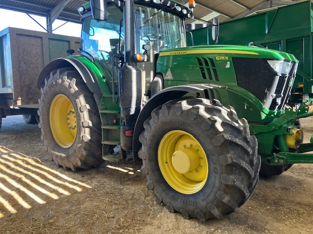 John Deere 6215R - Trator: foto 1 John Deere 6215R - Trator: foto 1
