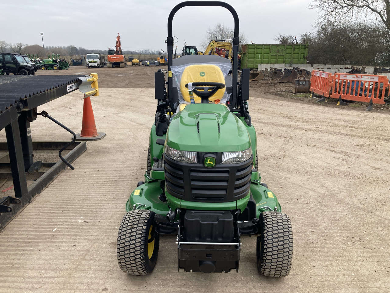 Cortador de grama nuevo John Deere X950R ride on cut and collect mower: foto 7