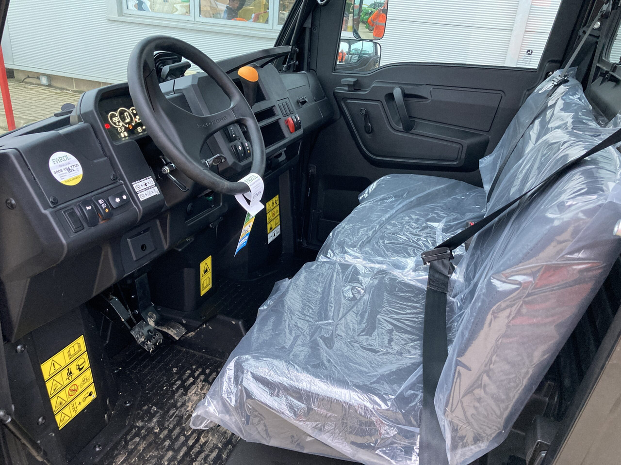 Quadriciclo John Deere XUV875M Gator: foto 13