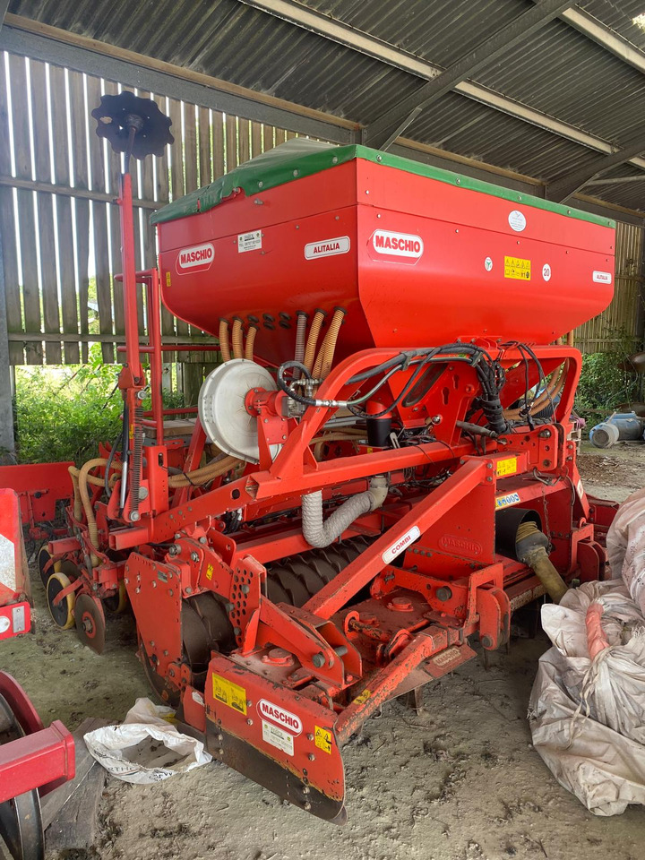 Maschio Alitalia 3mtr drill with 3mtr Power Harrow - Semeadora combinada: foto 1 Maschio Alitalia 3mtr drill with 3mtr Power Harrow - Semeadora combinada: foto 1
