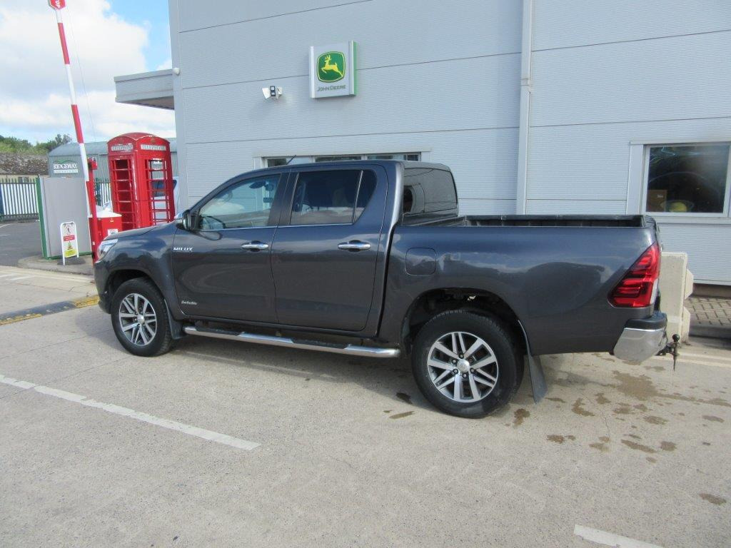 TOYOTA HILUX INVINCIBLE D-4D - Pick-up: foto 4 TOYOTA HILUX INVINCIBLE D-4D - Pick-up: foto 4