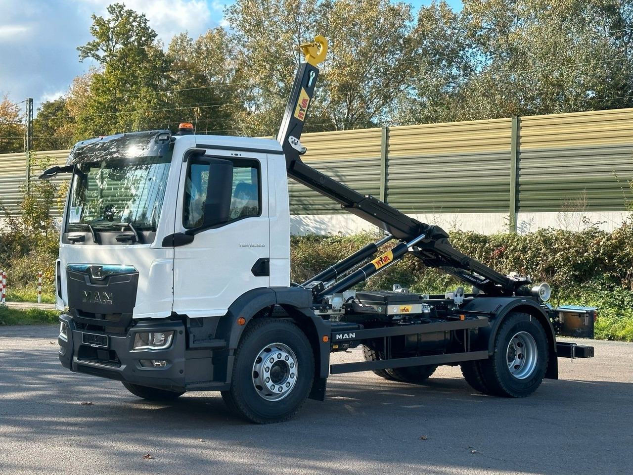 MAN TGM 18.320 4x2 Euro 6e Hyva 12-45 - Caminhão polibenne, Caminhão grua: foto 2 MAN TGM 18.320 4x2 Euro 6e Hyva 12-45 - Caminhão polibenne, Caminhão grua: foto 2