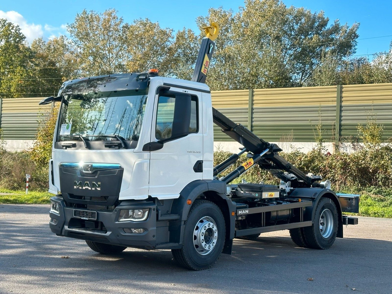 MAN TGM 18.320 4x2 Euro 6e Hyva 12-45 - Caminhão polibenne, Caminhão grua: foto 1 MAN TGM 18.320 4x2 Euro 6e Hyva 12-45 - Caminhão polibenne, Caminhão grua: foto 1