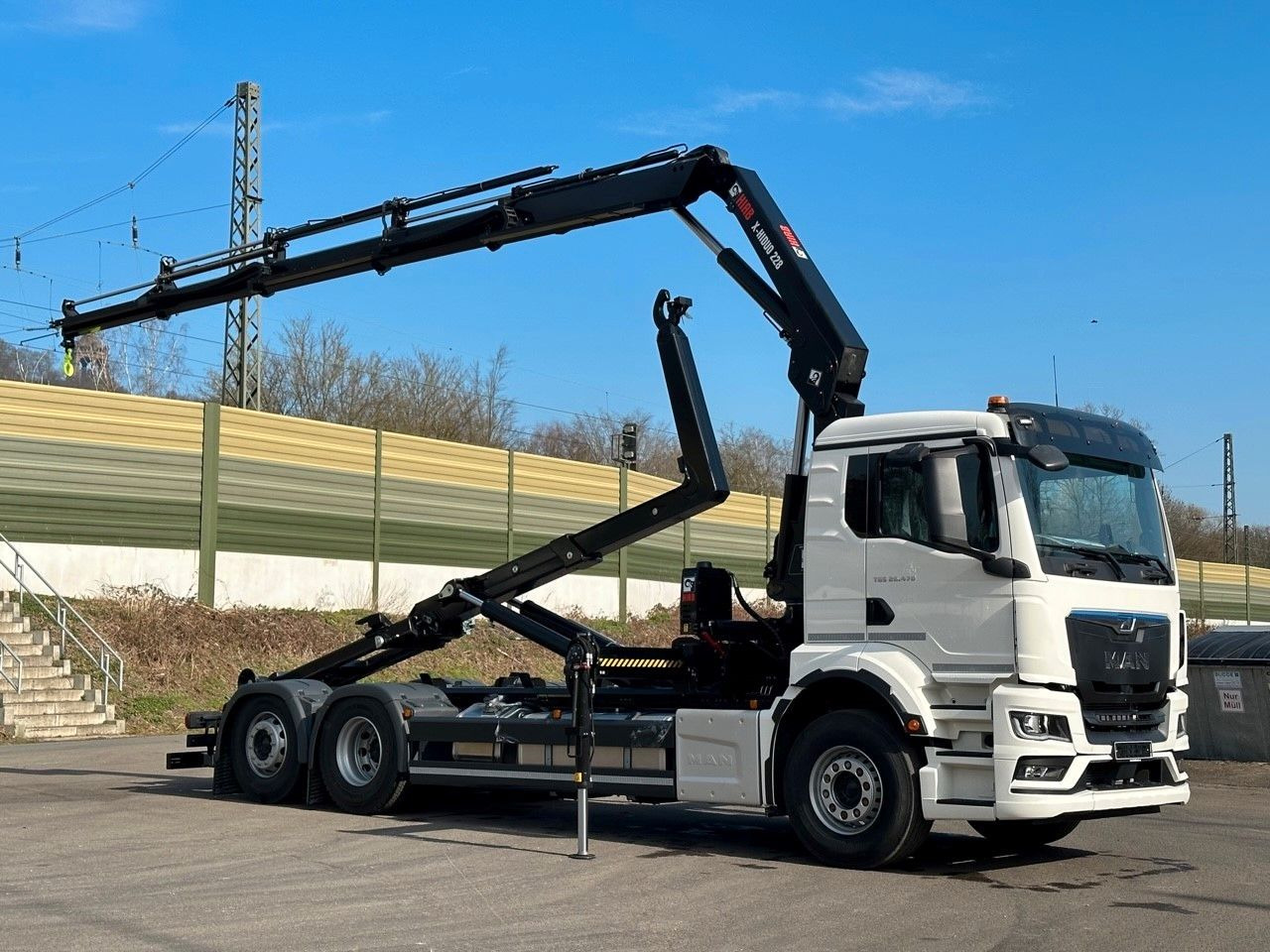 MAN TGS 26.470 6x2 Abrollkipper + Kran Hiab 228-4 - Caminhão polibenne, Caminhão grua: foto 3 MAN TGS 26.470 6x2 Abrollkipper + Kran Hiab 228-4 - Caminhão polibenne, Caminhão grua: foto 3