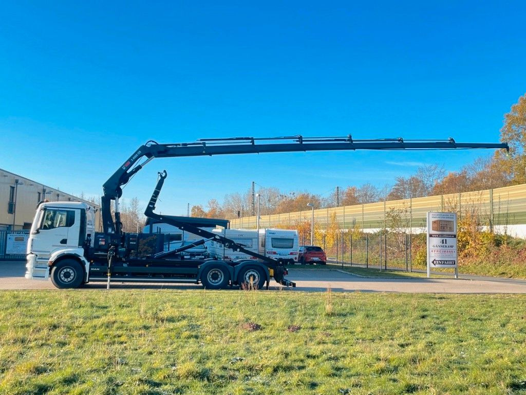 MAN TGS 26.470 6x2 Abrollkipper + Kran Hiab 228-6 - Caminhão polibenne, Caminhão grua: foto 3 MAN TGS 26.470 6x2 Abrollkipper + Kran Hiab 228-6 - Caminhão polibenne, Caminhão grua: foto 3