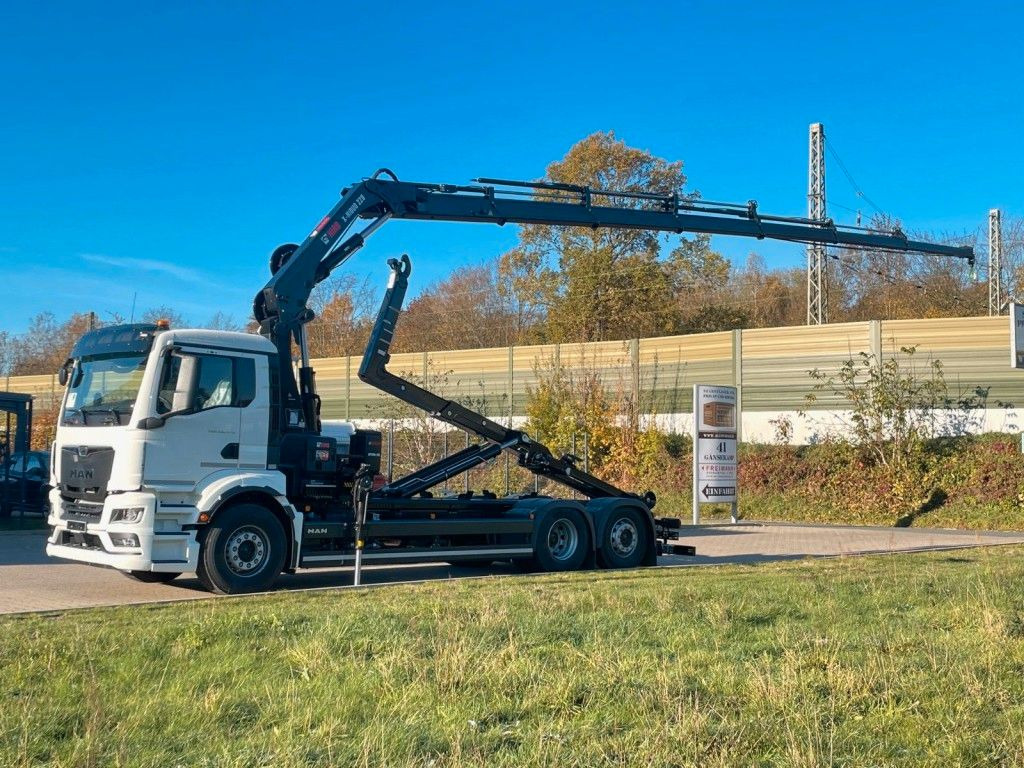 MAN TGS 26.470 6x2 Abrollkipper + Kran Hiab 228-6 - Caminhão polibenne, Caminhão grua: foto 2 MAN TGS 26.470 6x2 Abrollkipper + Kran Hiab 228-6 - Caminhão polibenne, Caminhão grua: foto 2