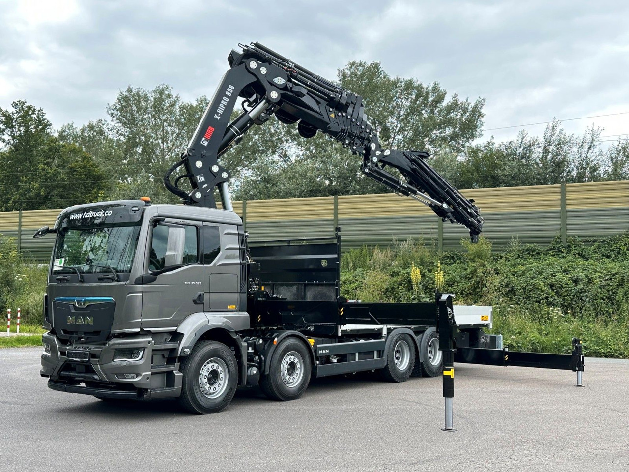 MAN TGS 35.520 8x4 BL HIAB X-HiPro858E-8 & Jib150x-6 - Camião de caixa aberta/ Plataforma, Caminhão grua: foto 1 MAN TGS 35.520 8x4 BL HIAB X-HiPro858E-8 & Jib150x-6 - Camião de caixa aberta/ Plataforma, Caminhão grua: foto 1