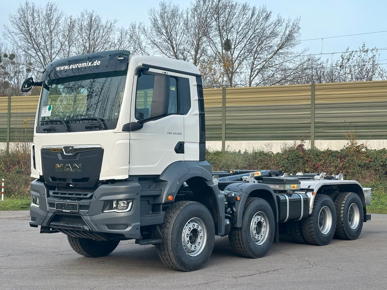 MAN TGS 35.520 8x4 Euro6e Hyva 26-55 Abrollkipper - Caminhão polibenne: foto 2 MAN TGS 35.520 8x4 Euro6e Hyva 26-55 Abrollkipper - Caminhão polibenne: foto 2