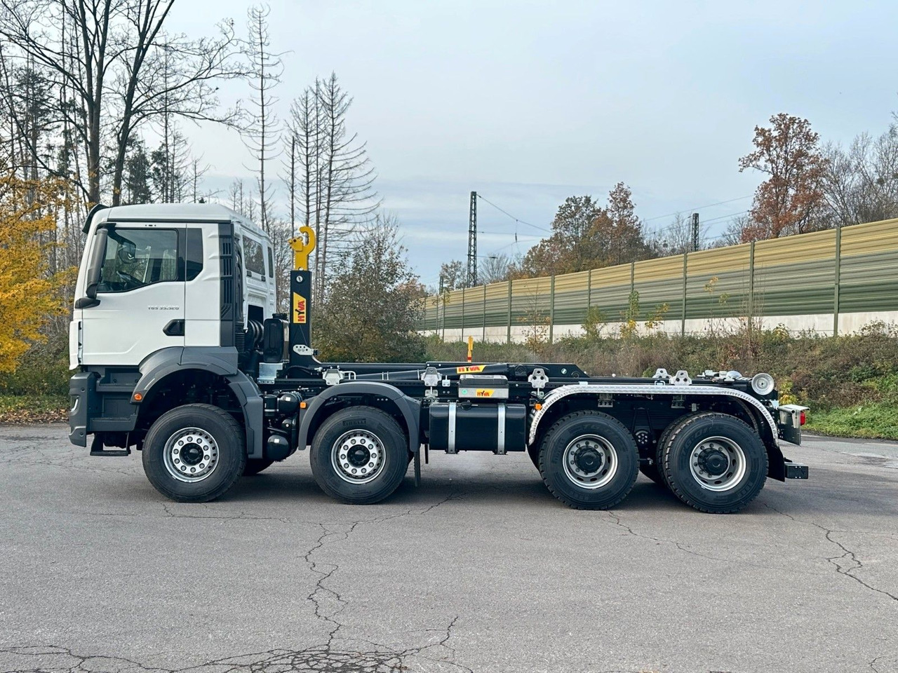 MAN TGS 35.520 8x4 Euro6e Hyva 26-55 Abrollkipper - Caminhão polibenne: foto 3 MAN TGS 35.520 8x4 Euro6e Hyva 26-55 Abrollkipper - Caminhão polibenne: foto 3