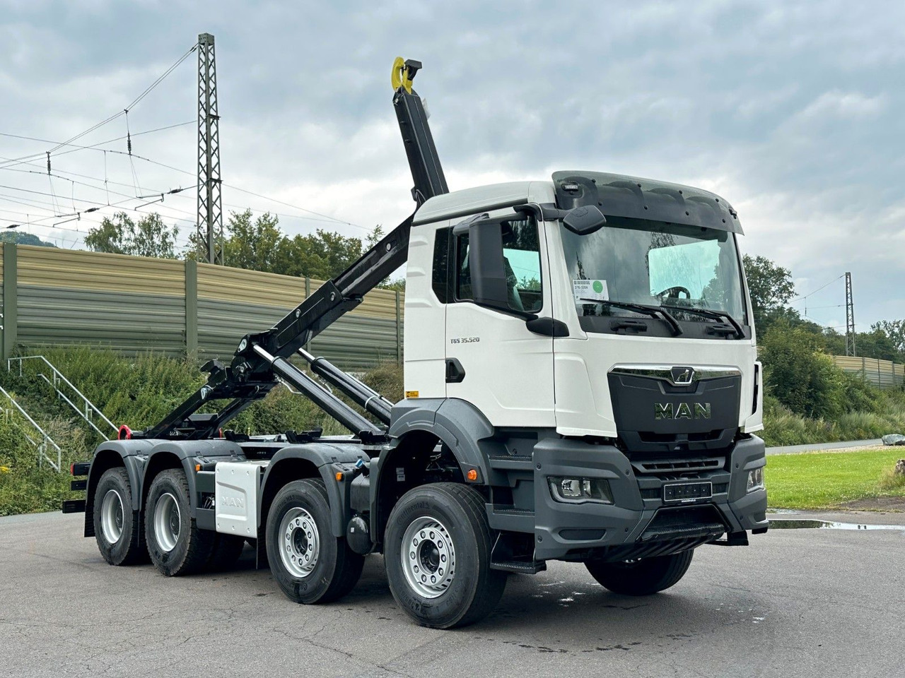 MAN TGS 35.520 8x4 Euro6e MultiLift 25s59 - Caminhão polibenne: foto 1 MAN TGS 35.520 8x4 Euro6e MultiLift 25s59 - Caminhão polibenne: foto 1