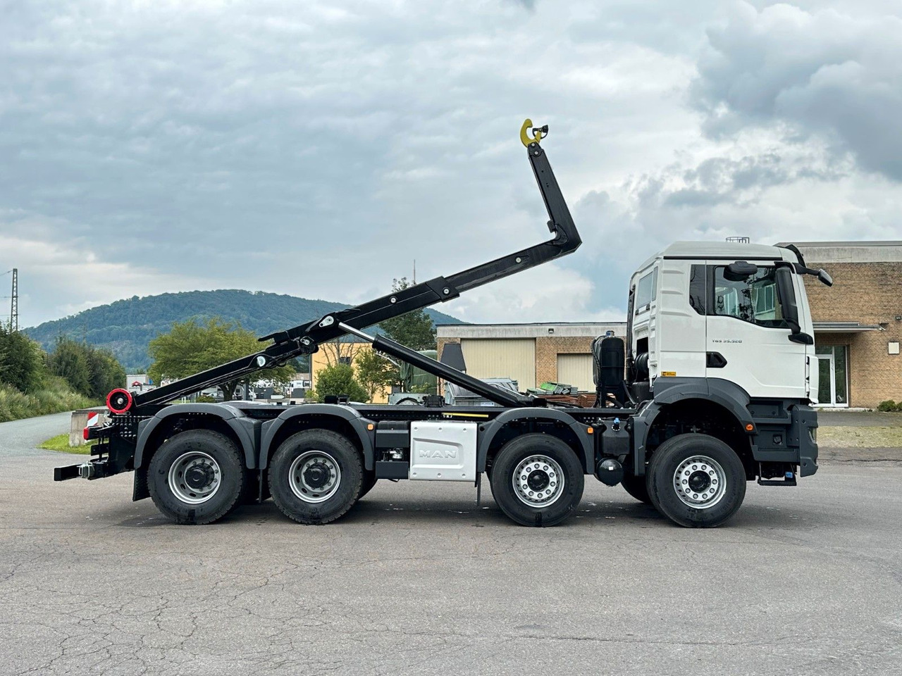MAN TGS 35.520 8x4 Euro6e MultiLift 25s59 - Caminhão polibenne: foto 2 MAN TGS 35.520 8x4 Euro6e MultiLift 25s59 - Caminhão polibenne: foto 2