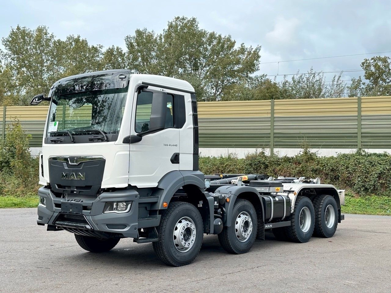 MAN TGS 41.440 8x4 Euro6e Hyva 26-55 Abrollkipper - Caminhão polibenne: foto 3 MAN TGS 41.440 8x4 Euro6e Hyva 26-55 Abrollkipper - Caminhão polibenne: foto 3