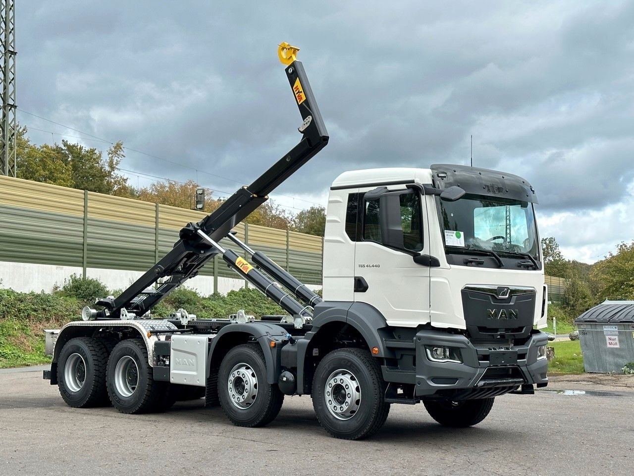 MAN TGS 41.440 8x4 Euro6e Hyva 26-55 Abrollkipper - Caminhão polibenne: foto 1 MAN TGS 41.440 8x4 Euro6e Hyva 26-55 Abrollkipper - Caminhão polibenne: foto 1