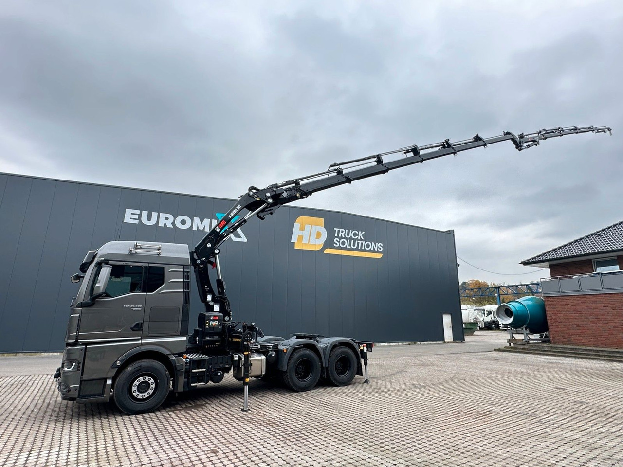 MAN TGX 26.580 6x4 Kran Hiab 302-6 + Jib-4 - Caminhão grua: foto 4 MAN TGX 26.580 6x4 Kran Hiab 302-6 + Jib-4 - Caminhão grua: foto 4